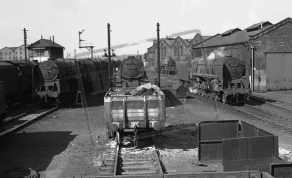 92132 1962-04-29 Wellingborough