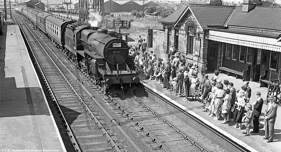 42769 1950s Sutton Junction