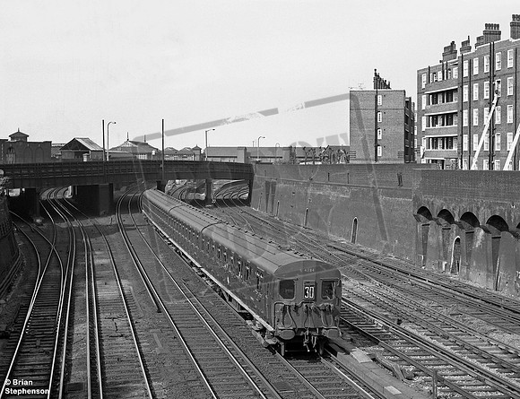 EMU 4384 1964-05-15 Clapham Junction