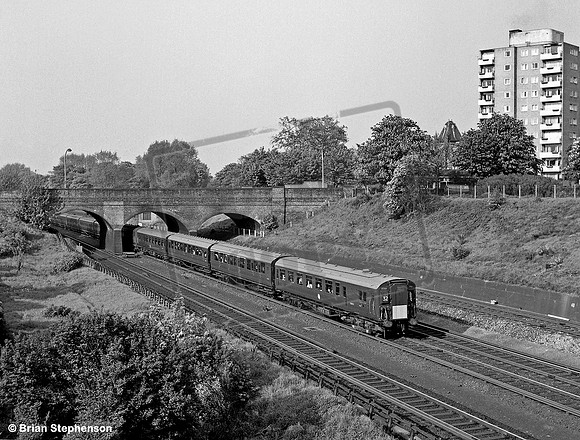EMU 3150 1964-05-15 Clapham Cutting