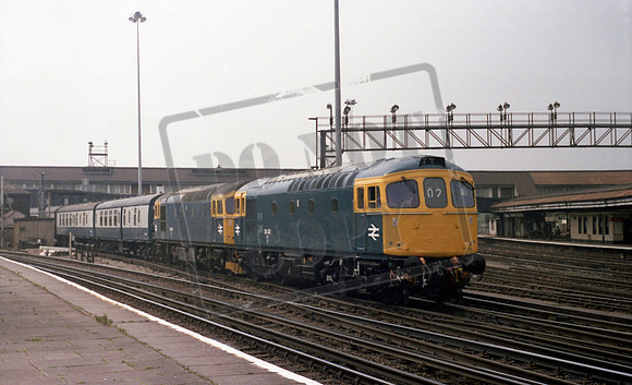 33029 1983 Clapham Junction