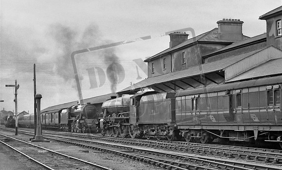 CIE 800 1954-06-15 Limerick Junction Station