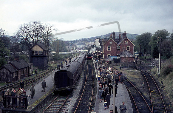 4555 1964-05-02 Brecon Free Street
