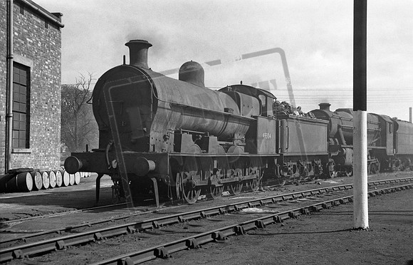 49304 1957c Nuneaton shed (2B)