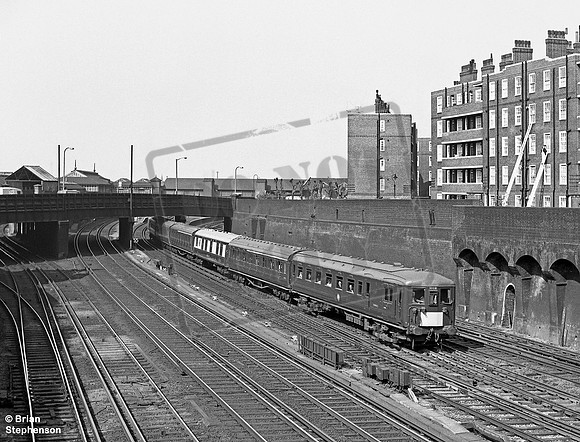 EMU 3008 1964-05-15 Clapham Junction