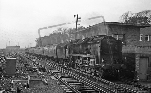 34087 1966-11-24 Southampton