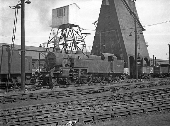 42367 1958c Willesden shed