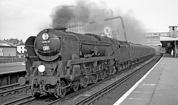 35009 1963-05 Surbiton