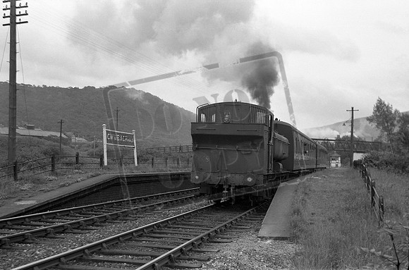 9609 1964-06-08 Cwm Bach Halt