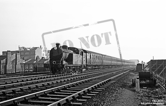 69676 1958-11-01 Hackney Downs