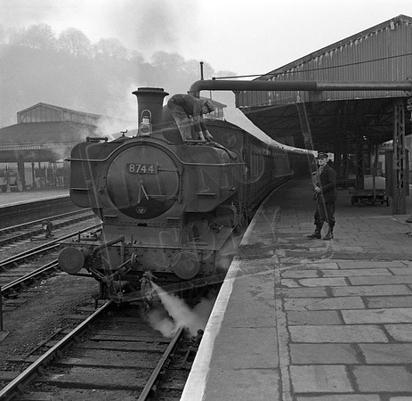 8744 1956-02-18 Bath Spa