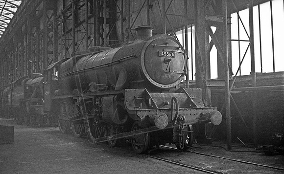 45566 1962-12 Crewe Works cutting shop