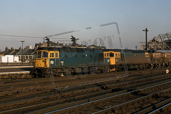 33111 33013 1984-01-19 Clapham Junction