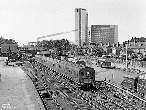 EMU 4743 1966-09-10 Brentford Central