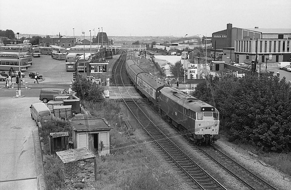 Class 31 1970s Barnsley Jumble Lane Crossing