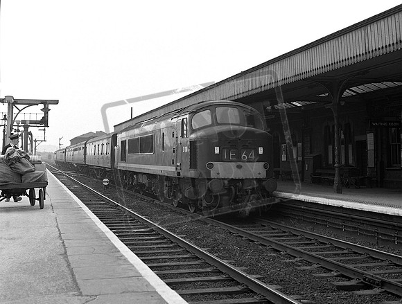 D118 1960s Chesterfield