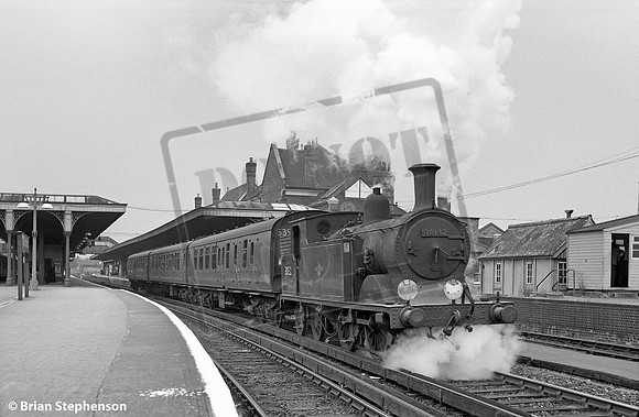 30132 14962-07-17 Guildford station