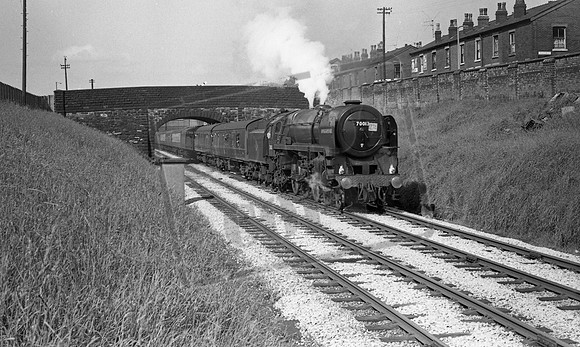 70013 1968-06-09 Nr Reddish -ROneg-1502-061
