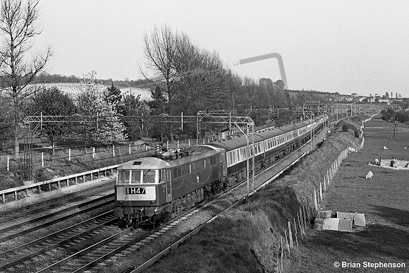 E3158 1966-05-01 near Berkhamsted