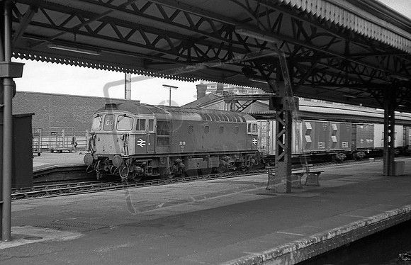 33118 1976 Reading station