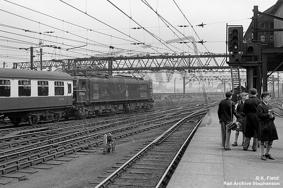 27006 1950s Manchester London Road