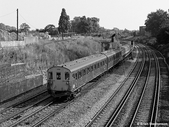 EMU 5760 1983-08-18 Clapham Junction
