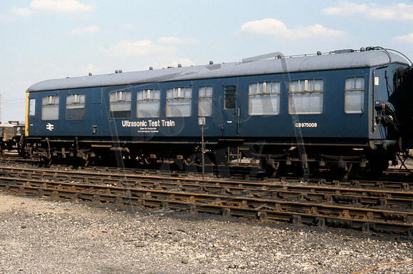 DMU DB975008 1980-03-22 Finsbury Park