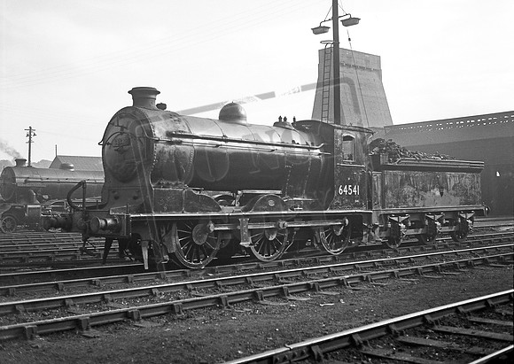 64541 1950s Eastfield shed