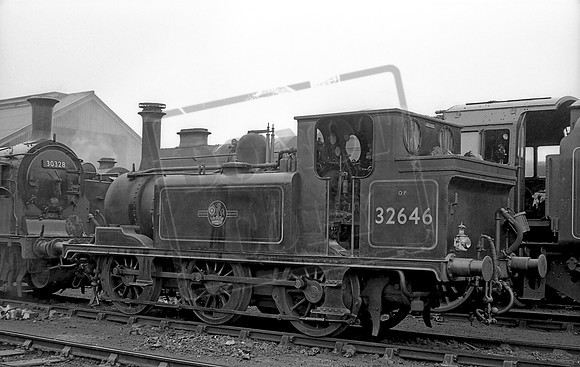 32646 1961-04 Eastleigh shed