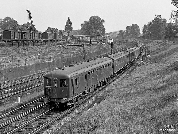 EMU 3028 1964-05-23 Clapham Junction