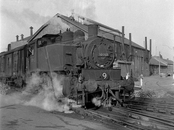 30063 1956-11-24 Southampton Docks