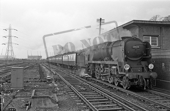 34024 1966-11-26 Southampton