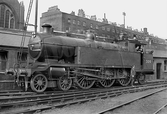 326 1924 Victoria Station loco yard