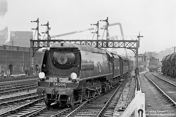 34006 1948-06-08 approaching Marylebone