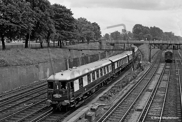 EMU 3052 1964-06-08 Clapham Junction