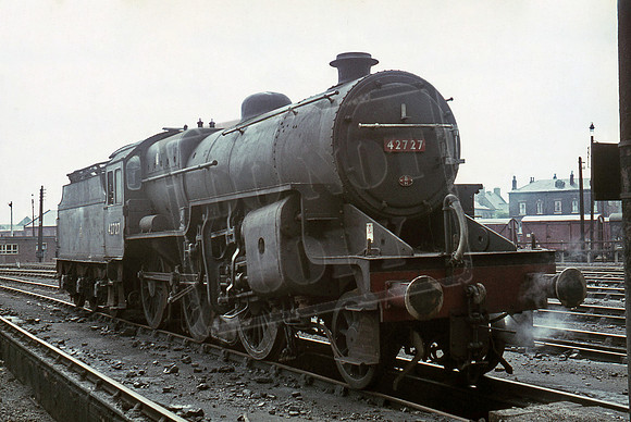 42727 1966-06-19 Patricroft