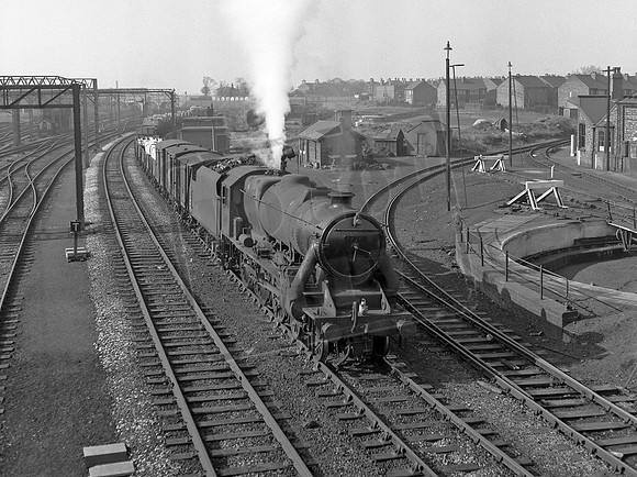 44741 1960s Passing Stockport Edgeley MPD