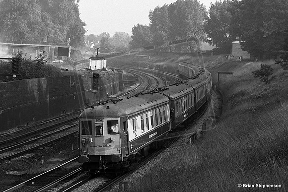 EMU 3052 1969c Clapham Junction