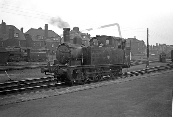68651 1954-05-28 Yarmouth Beach