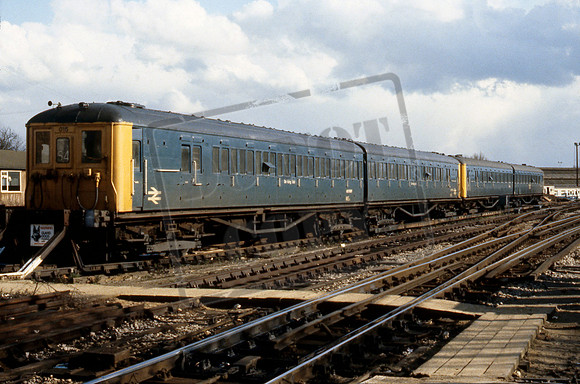 EMU 015 013 1979-03-17 Wimbedon Park De-icing units