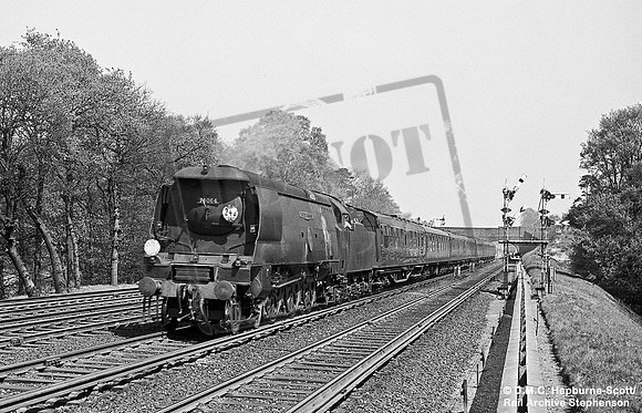 34064 1966-04-30 Weybridge