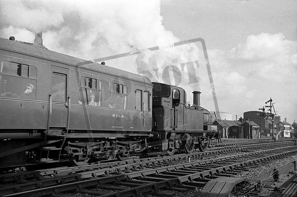 1453 1964 Gloucester station-