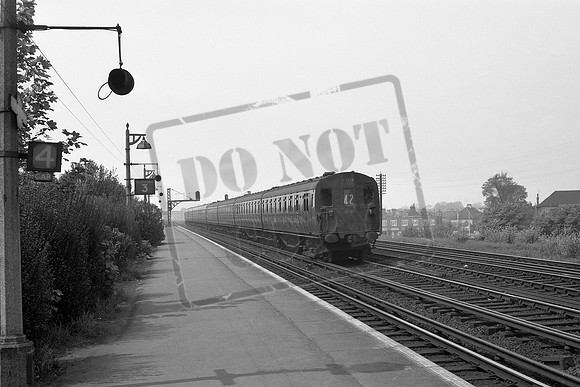 EMU 5139 1960s Raynes Park
