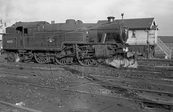 42251 1967 Low Moor