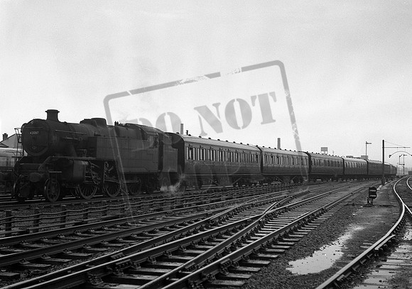 42097 1960-06-10 Harrow-ROneg-482