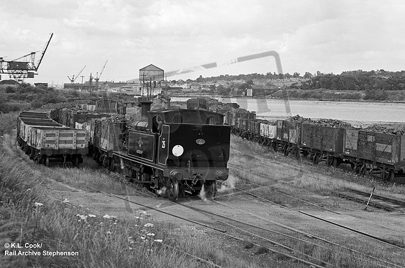 W25 1961-06-09 Medina Wharf