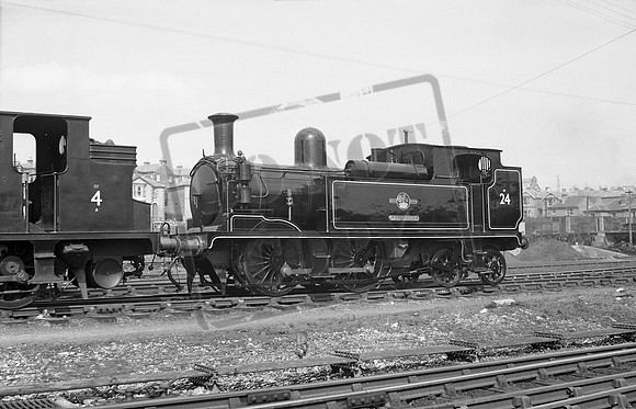 W24 1950s Ryde IoW shed