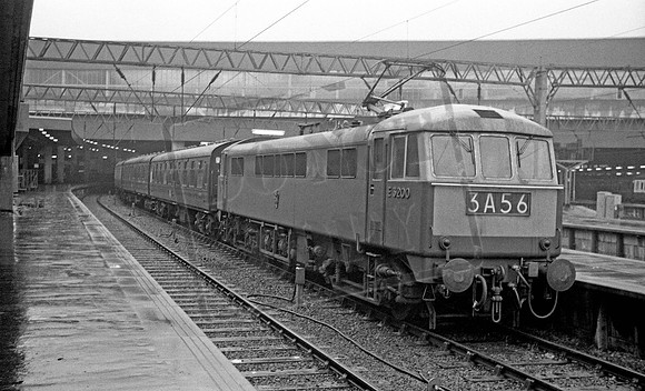 E3200 1966-12-24 London Euston.