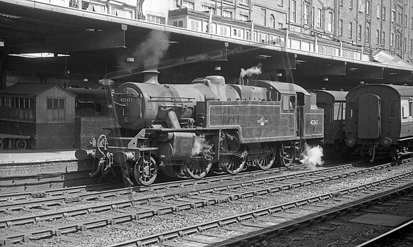 42267 1960s Birmingham New Street