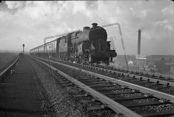 42932 1960s Warrington Southbound past Arpley Yards-ROneg-JC-1012